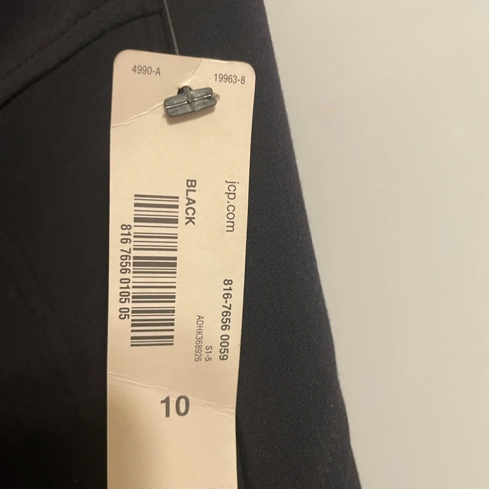 Worthington Skirt size 10 black, 28” L New w tag